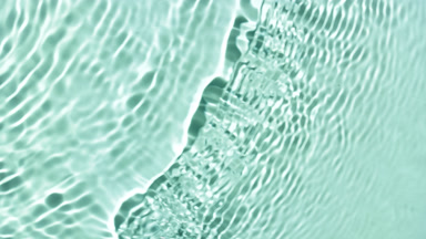 Single wave of water creates ripples spontaneously