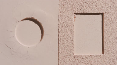 Dynamic Light on Beige Powder Surface with Imprints