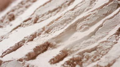 Beige Powder Layer Revealed by Air Stream for Foundation