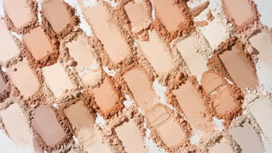 Beige to Brown Powder Heaps with Fluid Shadows
